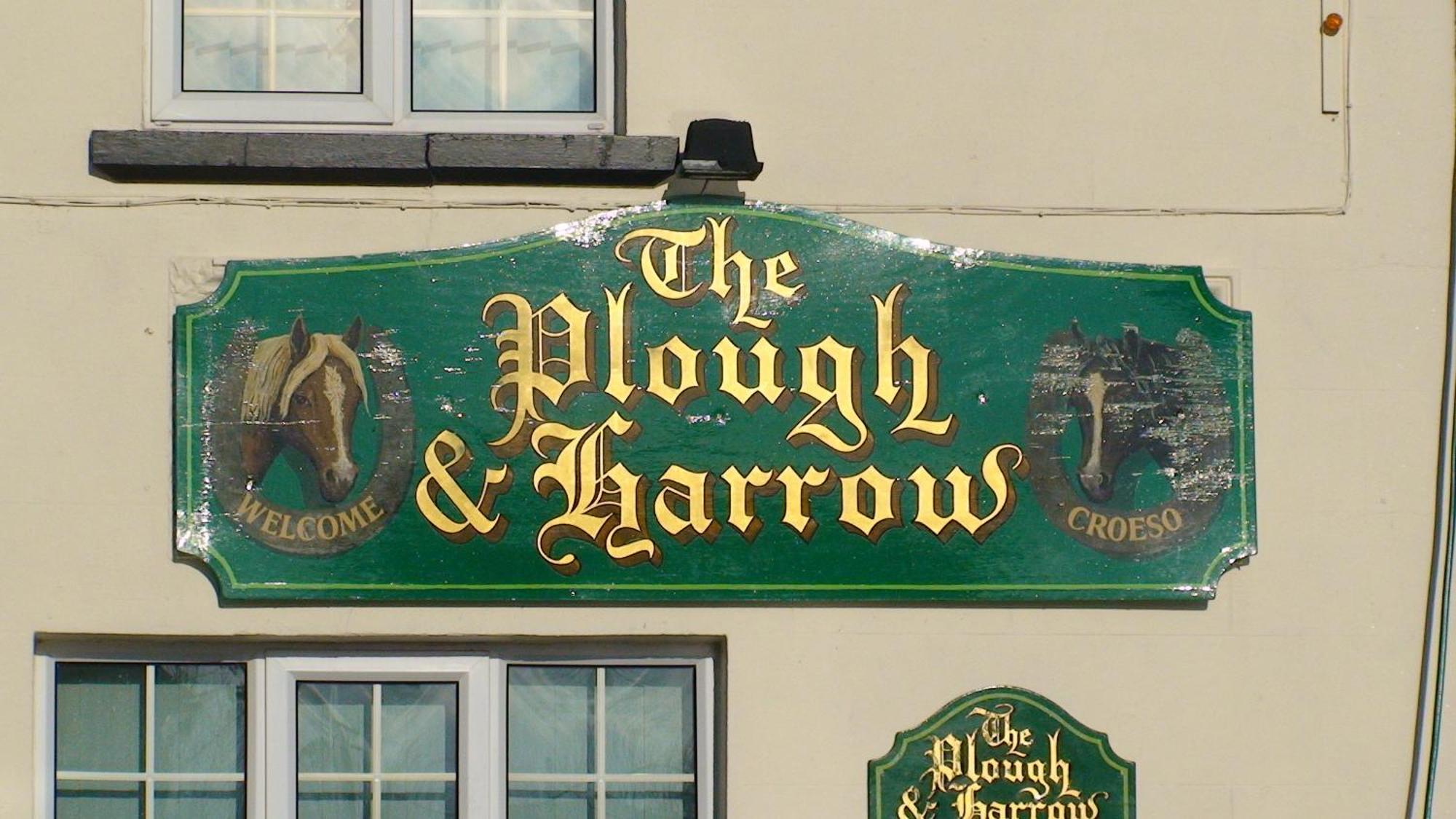 ホテル Plough And Harrow ブレコン エクステリア 写真